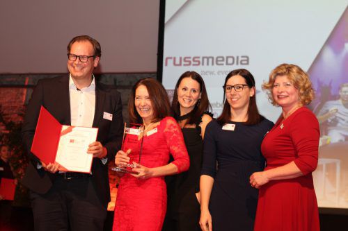 Markus Raith (v.l.), Barbara Bechter, Simone Kitzmüller und Birgit Entner von Russmedia mit „Great Place to Work“-Geschäftsführerin Doris Palz.  MAtthias Rauch