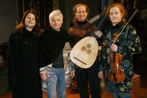 Musikalisch begleitet wurde Gisinger (2.v.l.) von Katja Bertschinger-Köppel, Simone Gisinger-Hirn und Susanne Peuker. 