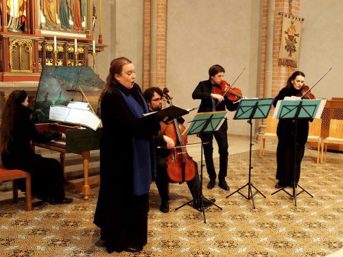 Sängerin Anna Willerding mit dem Tiroler Barockensemble „Adornamento“.  JU