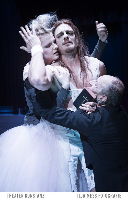„Salome“ klassisch markant, aber ohne Strauss-Musik. Theater/Ilja Mess