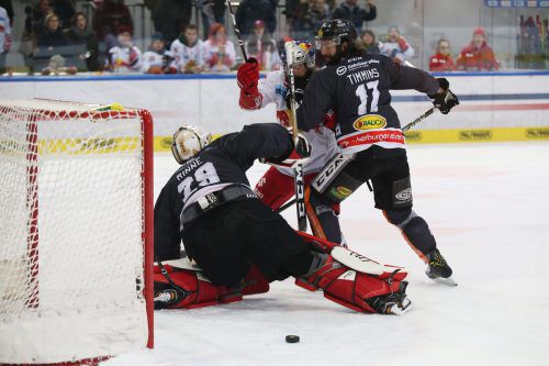 SALZBURG,AUSTRIA,18.MAR.18 - ICE HOCKEY - EBEL, Erste Bank Eishockey Liga, play off, quarterfinal, EC Red Bull Salzburg vs Dornbirner EC. Image shows Juha Rasmus Rinne (Dornbirn), Alexander Rauchenwald (EC RBS) and Scott Timmins (Dornbirn). Photo: GEPA pictures/ Mathias Mandl