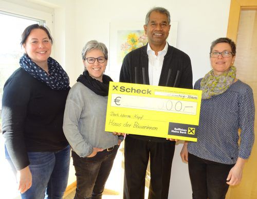 Ulrike und Cornelia Rhomberg, Pfr. Georg Thaniyath und Heike Spiegel (v.l.). TF