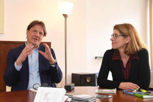 Veränderungsexperte Hans-Joachim Gergs und Astrid Kühn-Ulrich (wikopreventk) im VN-Gespräch.  VN/Lerch