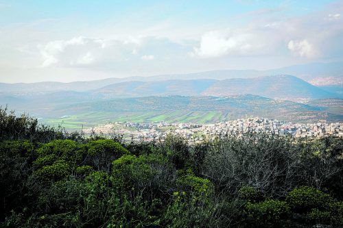 Vom Örtchen Hararit hat man einen traumhaften Ausblick auf die Region.