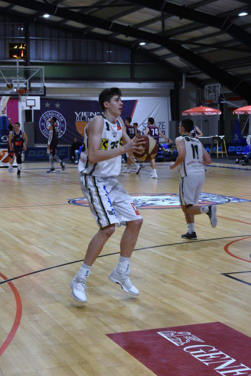 Youngster Luka Brajkovic von den Dornbirn Lions ist derzeit auf der Suche nach einem US-College für die nächste Saison. VN-Weiss