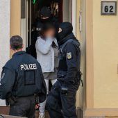 Über 100 Festnahmen bei Razzia gegen Rotlichtbande