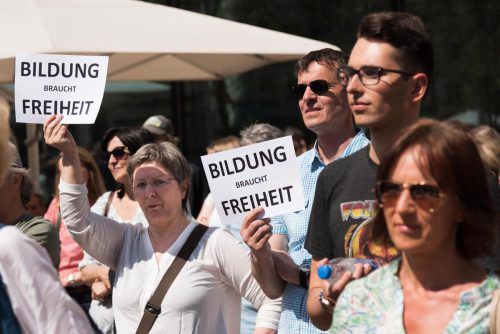 Auch die Kundgebungsbesucher taten ihre Meinung kund. VN/Stiplovsek