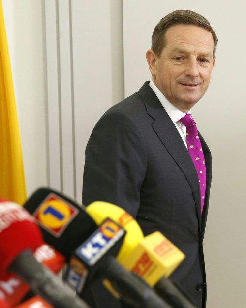Benger tritt von der Parteispitze zurück, bleibt aber im Landtag. APA