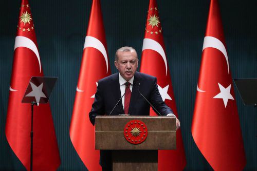 Der türkische Staatschef hat sich für vorgezogene Parlaments- und Präsidentschaftswahlen ausgesprochen.   AFP