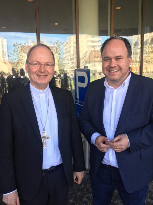 Diözesanbischof Benno Elbs (l.) und VN-Chrefredakteur Gerold Riedmann.