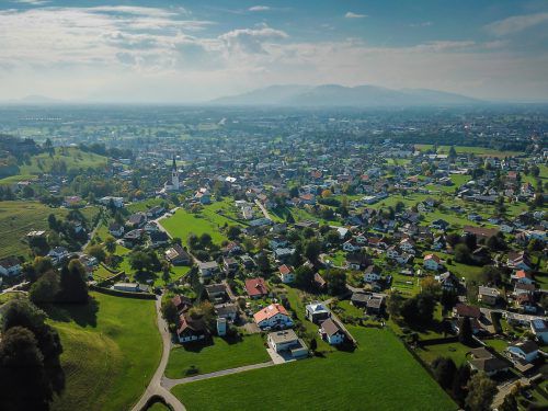 Rund 200 Konferenzteilnehmer beschäftigen sich derzeit mit dem Bild, das Vorarlberg 2030 abgeben soll.  VN/Steurer