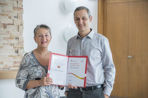 Carini wurde kürzlich die Auszeichnung „Exzellentes Unternehmen Österreichs 2018“ verliehen. Im Bild: Qualitätsmanagerin Petra Thiel und GF Edgar Sohm.  Carini