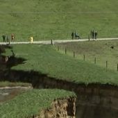Riesiges Erdloch in Neuseeland