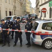 Mann erschießt Frau und sich selbst auf offener Straße