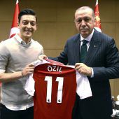 Scharfe Rüge für Özil und Gündogan