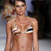 Knappe Bikinis . . .