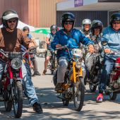 500 Mopedfans knattern mit ihren Oldtimern durch das Land. »A8