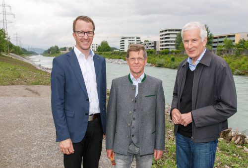 LR Christian Gantner, Bauherr Wolfgang Erath und Bgm. Wilfried Berchtold. VLK