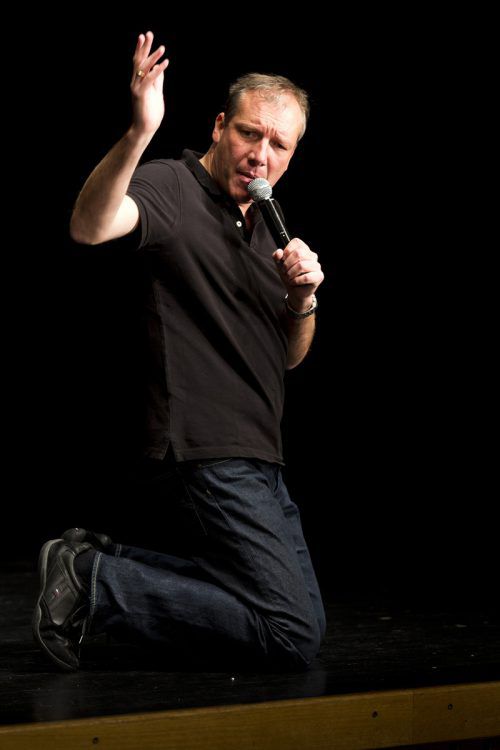 Stefan Vögel präsentiert im Herbst in Vorarlberg sein neues Kabarett. Sein neues Stück „Die Niere“ hat das Theater in der Josefstadt im Programm.  Mathis