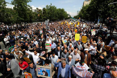 Tausende Iraner demonstrierten am Freitag in Teheran gegen Israel und die USA. afp
