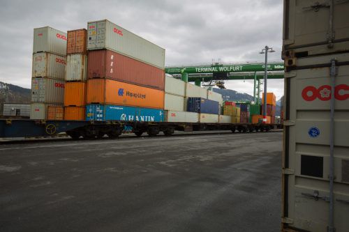 Zinsgünstige Exportkredite sollen weiteren Vorarlberger Unternehmen den Schritt über die Grenze leichter machen. VN/Hartinger