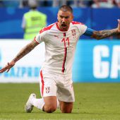 Freistoßtor von Kolarov machtSerbien glücklich