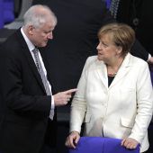 Zeitaufschub für Merkel im Asylstreit