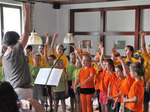 Das Hörtle, der Kinderchor des Liederhortes Tosters, begeisterte das Publikum im Gasthaus Löwen.  Liederhort Tosters
