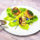 Kaspressknödel mit Kräuterschatz