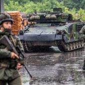 Vorarlberger Milizsoldaten üben derzeit mit Schützenpanzern in Götzis. »B1