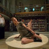 Junges Vorarlberger Theaterensemble trumpft in der Landesbibliothek auf. »D7