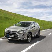 Edles SUV auf der Streckbank