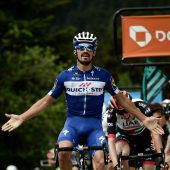 Moscon fährt bei der Dauphine in gelb