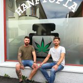 „Junge Kerle und Hanf-Shop“