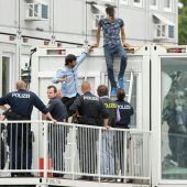Syrer möchte nach Hause zurück – Selbstmorddrohung vor Parlament