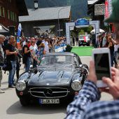 Zielflagge der Silvretta Classic in Schruns geschwenkt