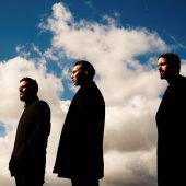 Da schlagen Indie-Herzen höher: White Lies im Alten Hallenbad