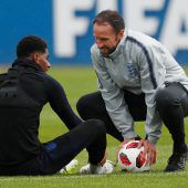 Englands Teammanager Southgatebläst zur Jagd auf WM-Titel