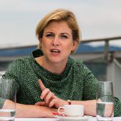 Neos-Chefin Meinl-Reisinger attackiert im VN-Interview die Europalinie der Bundesregierung