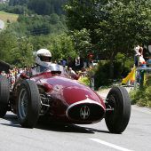 Ein Formel-1-Maserati am Arlberg