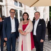 Prominente Runde in historischer Villa