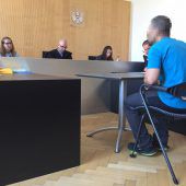 Nach grobem Kopfstoß eine zarte Umarmung