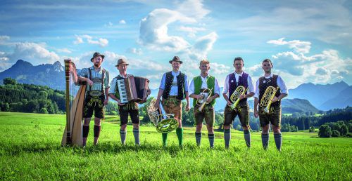 Beim Volksmusik-Schwerpunkt der Montafoner Resonanzen spielen verschiedene Formationen, unter anderem De Boarisch Bris, auf.