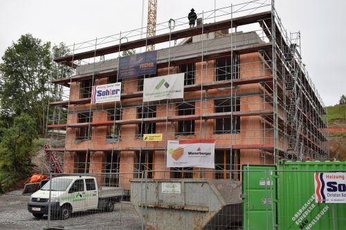 Das neue aks-Gesundheitshaus in Lingenau wächst. Die Fertigstellung soll im Juni 2019 erfolgen. me