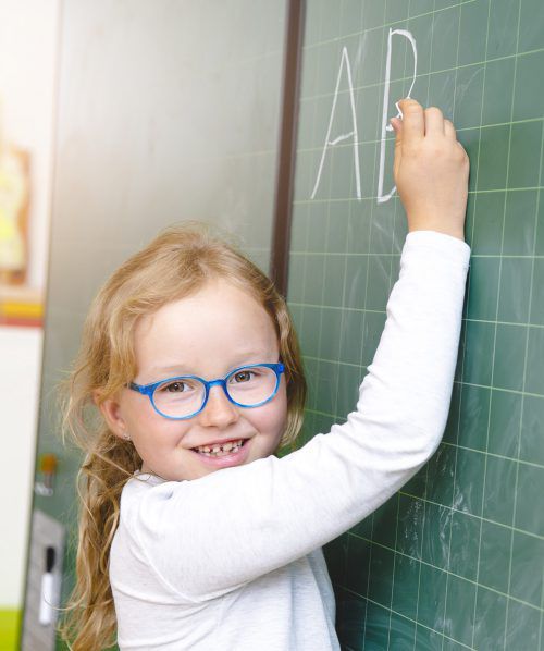 Der Bundesinnungsmeister der Augenoptiker/Optometristen schätzt, dass in Österreich 40 bis 50 Prozent der Kinder und Jugendlichen kurzsichtig sind.