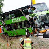 Fernbus kommt von Straße ab: 22 Verletzte