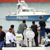 Minderjährige Migranten dürfen Schiff verlassen