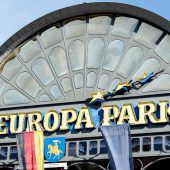Schwebebahnen kollidieren im Europa-Park Rust