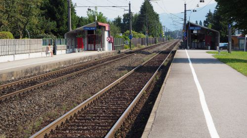 Die Bahnsteige in Altach sind für die neuen Zuggarnituren zu niedrig und zu kurz. ceg