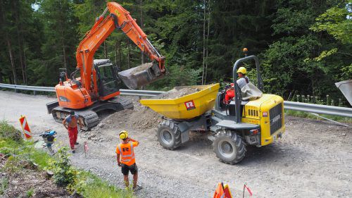 Die Sanierung der Straße ins Naherholungsgebiet Furx läuft planmäßig. egle